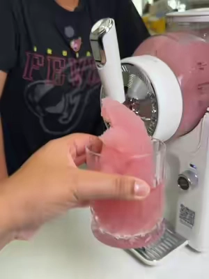 Actually obsessed! Especially at the price this is at✨ #slushiemaker #tiktokshopsummersale #lemonade #summermusthaves #slushy 