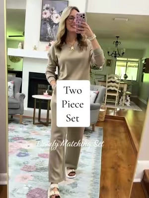The perfect two piece matching set to travel in, go out to brunch in, or just lounge in! They’re true to size. I’m 5’7” 140 in a medium. @WIHOLL 