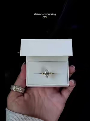 simple yet stunning @effinny_store #marquisediamond #engagementring #diamondring 