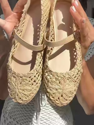 These flats are perfect~ try on in the post after this 😘🥿🧺