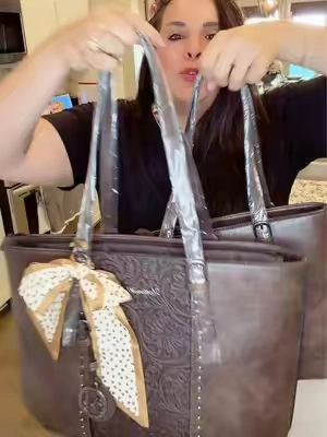 One of my favorite bags of all time and you’re getting a second bag for free! #MontanaWest #ToteBag #concealedcarry #WomensBag #Purse