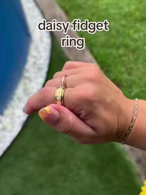 When it’s cute and helps with stress/anxiety >>> #StressRelief #anxietyrelief #fidgetring #daisyring #anxiousgirl 