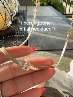 The most stunning necklace! Just WOW! 🤩 @Ettika #ettika #ettikajewlery #herringbone #initialnecklace 