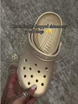 @Crocs Classic clogs with shimmery pearl color✨😮‍💨 #crocs #clogs 