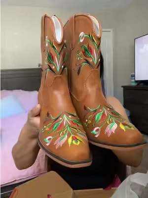 Boots 👢 #cowgirlbootsoutfit #boots #fypシ #girltok