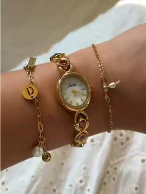 This watch is stunning 😍✨ #womenswatch #elegantjewelry #goldwatch #womensfashion #goldjewelry 