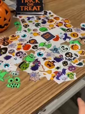 🪩 POV: You just upgraded your Halloween costume in seconds 🎃✨#halloween #halloweenideas #fyp