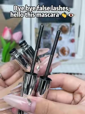 Who needs false lashes when a mascara can do this? ✨ #Mascara #LongLashes #VoluminousLashes #StunningLook #BeautyRoutine