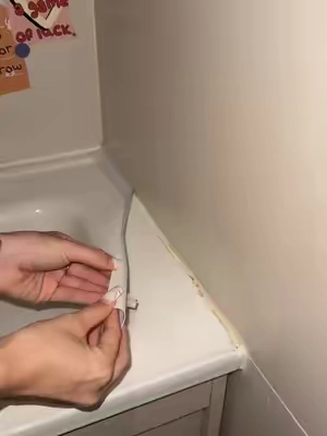 A 5-minute upgrade that changes everything 👋🏠#LifeHack #bathroom #tiktokshopsummersale #caulking #caulktape 