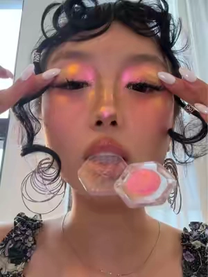 The cutest pink multichrome 🌸✨#multichromeeyeshadow #ourbella #trendingmakeu #glitterislife #dreamy 