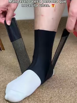 La manga elástica para tobillo se adapta perfectamente, alivia dolores y acelera la recuperación de lesiones en deportes variados.#ankle #goodthing #sports #tiktok #run 
