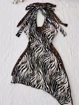 I've never gotten this many compliments on one dress. 😭✨The soft stretchy fabric moves with you and the irregular hem makes every step look better. 🤍#BodyconDress #ZebraPrint #DateNightOutfit  #GROWTOGETHER #tiktokshopsummersale 