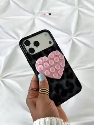 Black Leo case pairs well with any Magsafe grip but this pink is too cute! :) @Velvet Caviar #velvetcaviar #phonecase #iphone17promax #iphonecase #tiktoksummersale