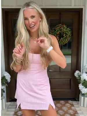This pink gingham 🥺🩰 Love how stretchy and comfortable this one is! Built in padding and shorts too! #tiktokshopsummersale #tiktokshopcreatorpicks #glowmode #activedress #athleticdress 