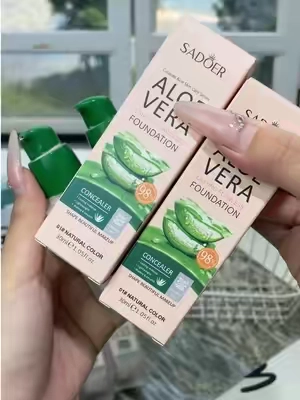 This aloe vera foundation feels lightweight, hydrates while you wear it, and blends into your skin for a natural, skin-like finish. 🥒🌿 #longlasting #Natural #aloevera #Liquid #Foundation 
