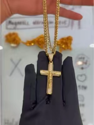 #14kgold #goldpendant #pendant #goldnecklace #holylegendjewelry #collar #joyas 