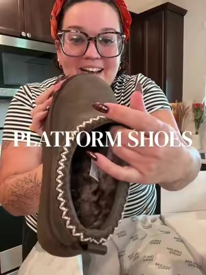 They had the best selection of colors on these platforms too! #platformshoes #clogs #fallshoes #wintershoes #tiktokshopsummersale 