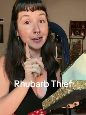 This is the first time I wore rhubarb thief out, and it matched the vibe of the place that we went so well!!! I kept getting waves of it and now I need the full-size lol #hereticparfum @HereticParfum 