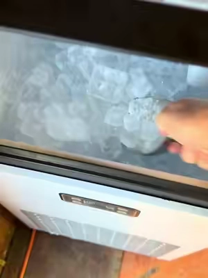 #icemaker #bluecollar #icecube #icebox #workshop 