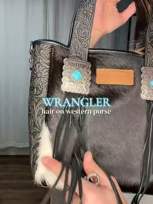 🐮🤠 This bag SCREAMS country girl!!!!  @Rustic Charm Bootic  #wrangler #westernfashion #cowprint #countrygirl #rusticcharmbootic 