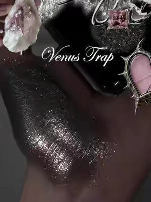 The romantic grunge palette of your dreams 💭🩷  #KaleidosPalette in Venus Trap The easiest way to build your cool-toned after-dark eye look! #romanticmakeup #grungemakeup  #cooltonedmakeup #swatch 