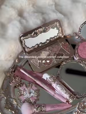 Oh this collection is so beautiful 😻 cant get over it! & it’s on SALE 🤍💫 @Flower Knows Makeup @フラワノーズ（FlowerKnows） @flowerknows.us  #flowerknows #collection #vintage #makeup #vintagemakeup  