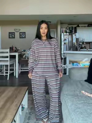 5’0” wearing size small 