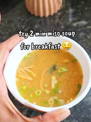 🍲Try warm delicious miso soup for a light & easy way to start your day. 🤞🏽@Weee Asian Supermarket #misosoup #miso #breakfastideas #easymeal #girldinner 