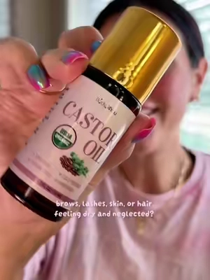 My favorite way to use castor oil! #castor #castoroil #castoroilbenefit #castoroilbenefits #skincareover30 
