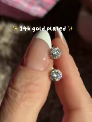 Pavoi never misses! #earrings #studearrings #14kgold #jewelry #pavoi 