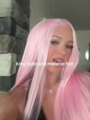 sorry I had to jump on the pink hair trend #pinkhair #melanie #LoveIsland #kylie #kingkylie 