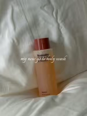 the best body wash ever!! the most fresh and clean scent 🛁 ##bodycare##necessaire