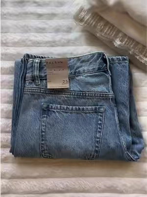 Affordable low rise jeans! Perfect for fall 🍂🧦🫎🧺🎃 #pacsun #fallaesthetic #downtowngirl #autumn #2000snostalgia Gilmore girls first of August national gf day 2000s baddie Y2K Halloween coquette dollette low rise baggy jeans back to school clothes back to school outfits fall outfit inspo twilight core bella swan cozy season 