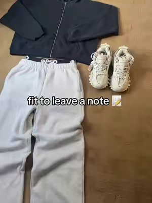 I love this outfit #outfit #fashion #comfortable #hoodie #sweatpants 