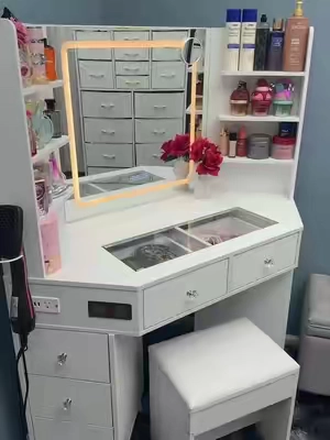 vanity con bocina vanity esquinero tocador con luces espejo LED organizador de maquillaje vanity blanco muebles para maquillaje vanity moderno tocador para habitación #Vanity #BedroomMakeover #HomeDecor #TikTokShopFinds #MakeupRoom