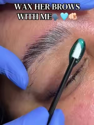 Browssss @Tress Wellness 🩵 #ad #browwax #waxing #eyebrowwax #brows 