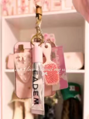 just a girl in the world 😍🎀🧘🏻‍♀️💝🎧💕 #pinkaesthetic #eadem #wrislet #girlthings #girlessentials 