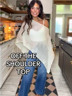How fun is this off the shoulder top!! #fashion 