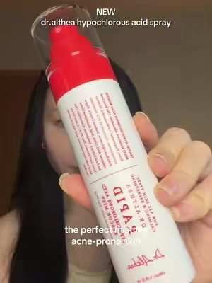 definitely didn’t expect this mist to be so hydrating!  the other HOCl mists I have tried are definitely a little drying after. And even better because it has Zinc PCA & Tea Tree water  @Dr.Althea US #dralthea #hoclspray #hypochlorousacidspray #acneproneskin #tiktokshopsummersale  