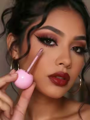 Even if it is a simple makeup, I can’t do without this #WeeklyDeals #tiktokshopbacktoschool #makeup #highlight 