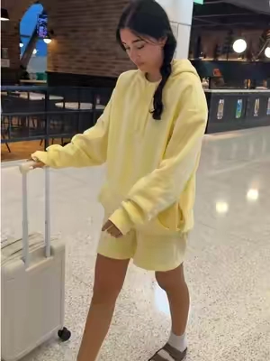 no more overheating in the airport >> @Comfrt #comfrt #comfrtclothing #comfrthoodie #airportoutfit #airportfit 