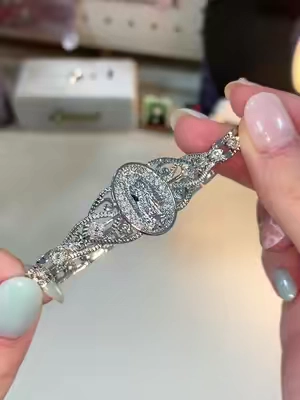 Guadalupe princess necklace ✨elegant, affordable and perfect for everyday wear or gift.💛 #tiktokmademebuyit #spotlightfinds #accesorioselegantes #silver #virgendeguadalupe
