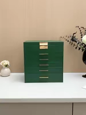 You're getting ready for a night out. You reach for your favorite necklace — no knots, no digging. It's just there. Ready. That's the power of a good box. #jewelrybox #jewelrystorage #jewelryorganization #jewelryorganizer #olebrandselect