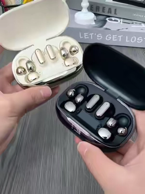 4 auriculares en un solo estuche... y además carga tu teléfono. No te lo esperabas, ¿verdad? 👀 #auriculares #auricularesinalambricos #gadgetstecnologicos #tiktokmademebuyit #gadgets