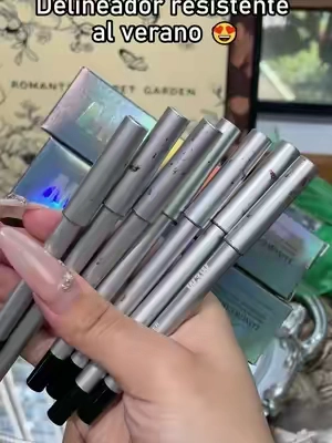 Delineador sedoso, resistente al agua y a las manchas, con duración de 24 horas 🥰💄 #makeup #tiktokshop #delineador #delineadorwaterproof #beauty