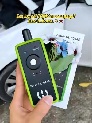 ¿Luz del TPMS encendida? Esto es tu solución. 🛠️🎯 #CarHacks #AutoRepair #TPMSTool #TirePressureFix #DashboardLight