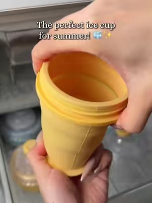 This ice mold that turns into a cup is the coolest summer hack ever 🤯 #SummerDrinkHacks #IceMoldCup #SummerGadgets #BackyardParties #tiktokshopsummersale 
