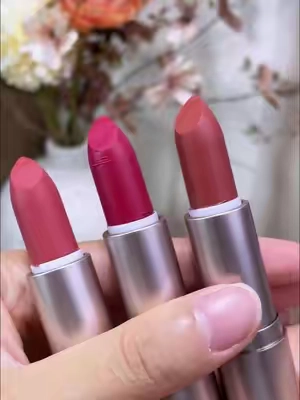 One set, two finishes, endless looks – and it actually stays. #LipSet#LongWearLip#FadeResistant#EverydayLips#tiktok 