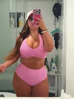 giving Marilyn Monroe vibes #swimsuit #tiktokshopcreatorpicks #summervibes #cuteswimsuit 