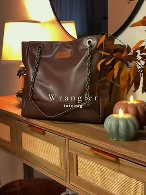 Obsessed with this tote, it’s sooo soft 🤎 @Rustic Charm Bootic #purse #shoulderbag #totebag #leatherbag 